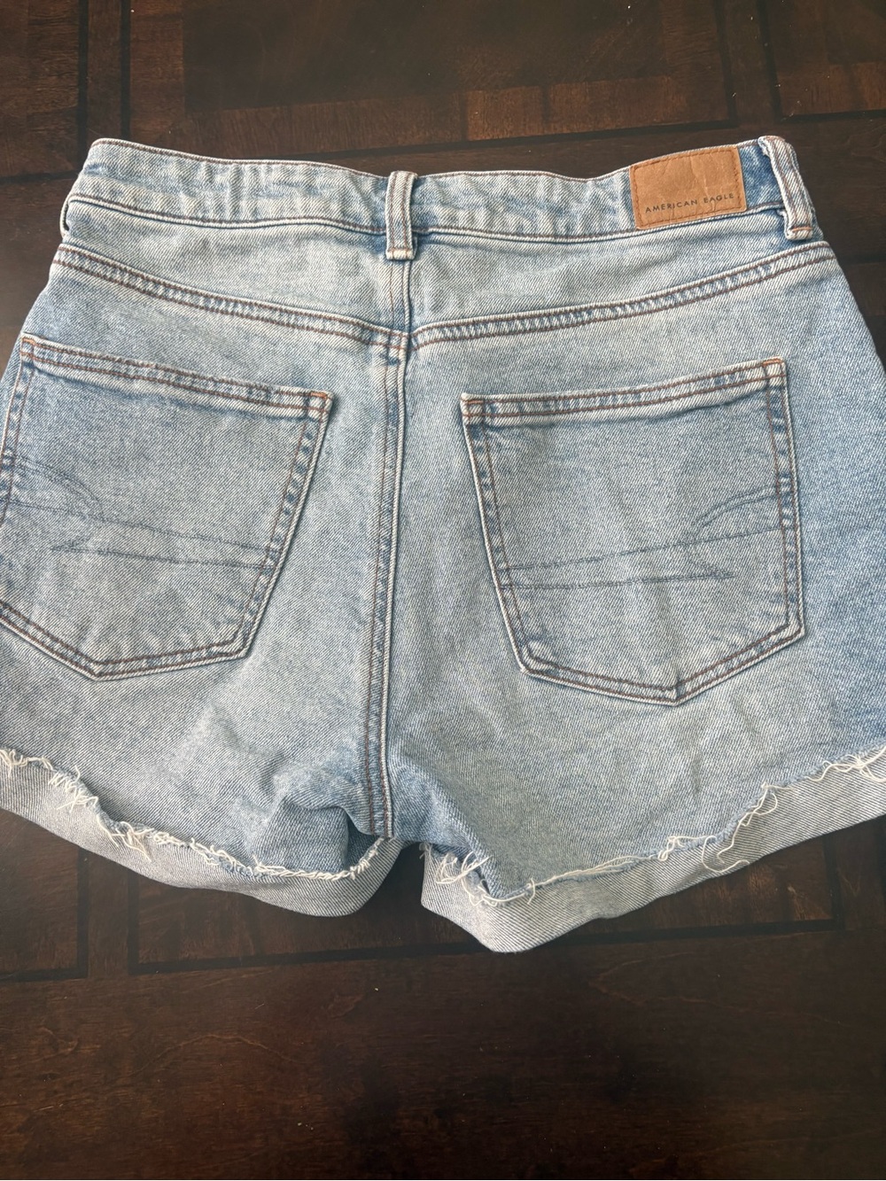 American Eagle Mom Denim Shorts Womens Size 2 Distressed Cuffed Light Wash - Picture 6 of 10